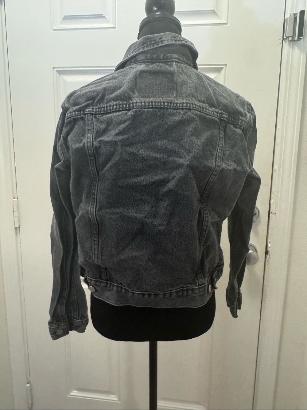Levi's Women's Washed Black Denim Jacket - Picture 6 of 7